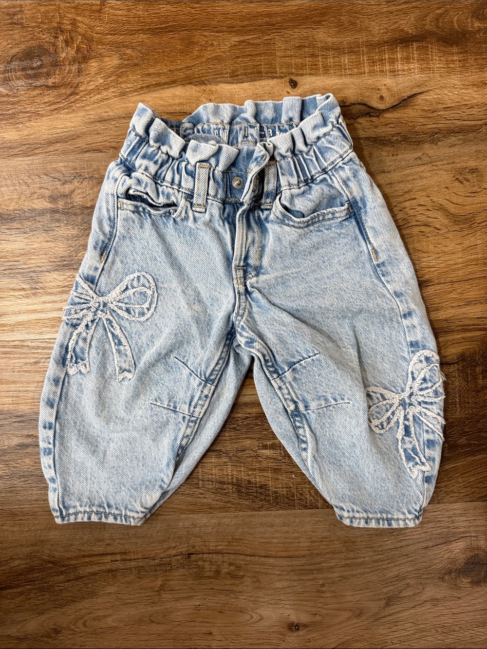 Baby GAP Girls Light Blue Denim Horseshoe Barrel Jeans with Bow Embroidery